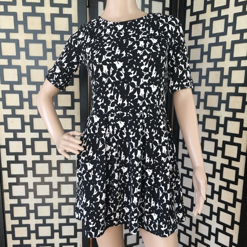 viaStrozzi Black and White Floral Print Dress